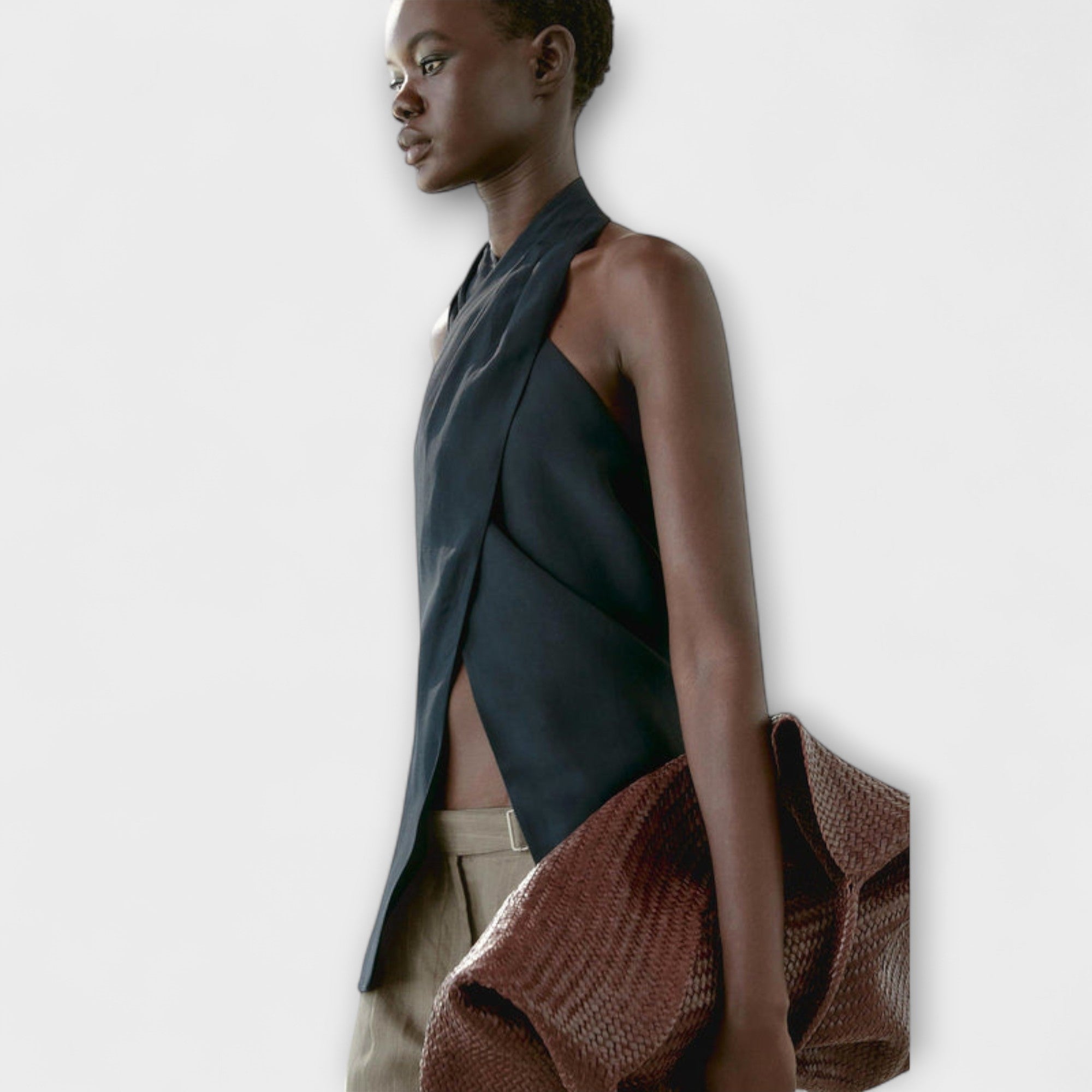 Leah - Blauer Neckholder-Top mit Rückenschlitz