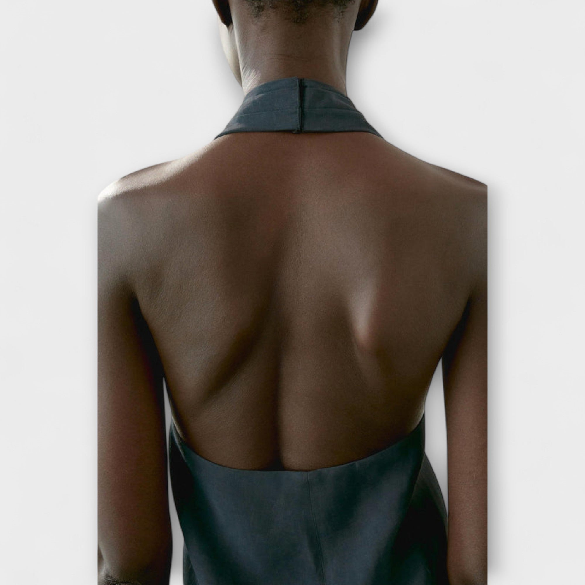 Leah - Blauer Halter-Neck-Top mit Rückenschlitz