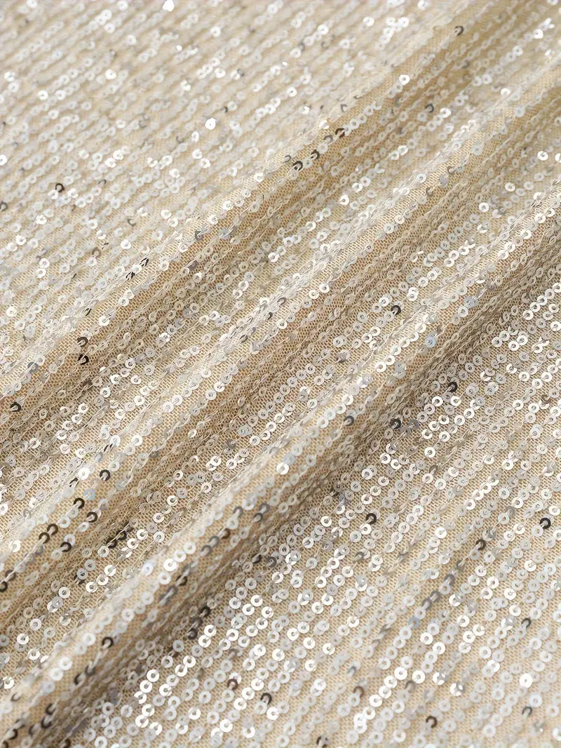 Partykleid mit Pailletten und Kontrast