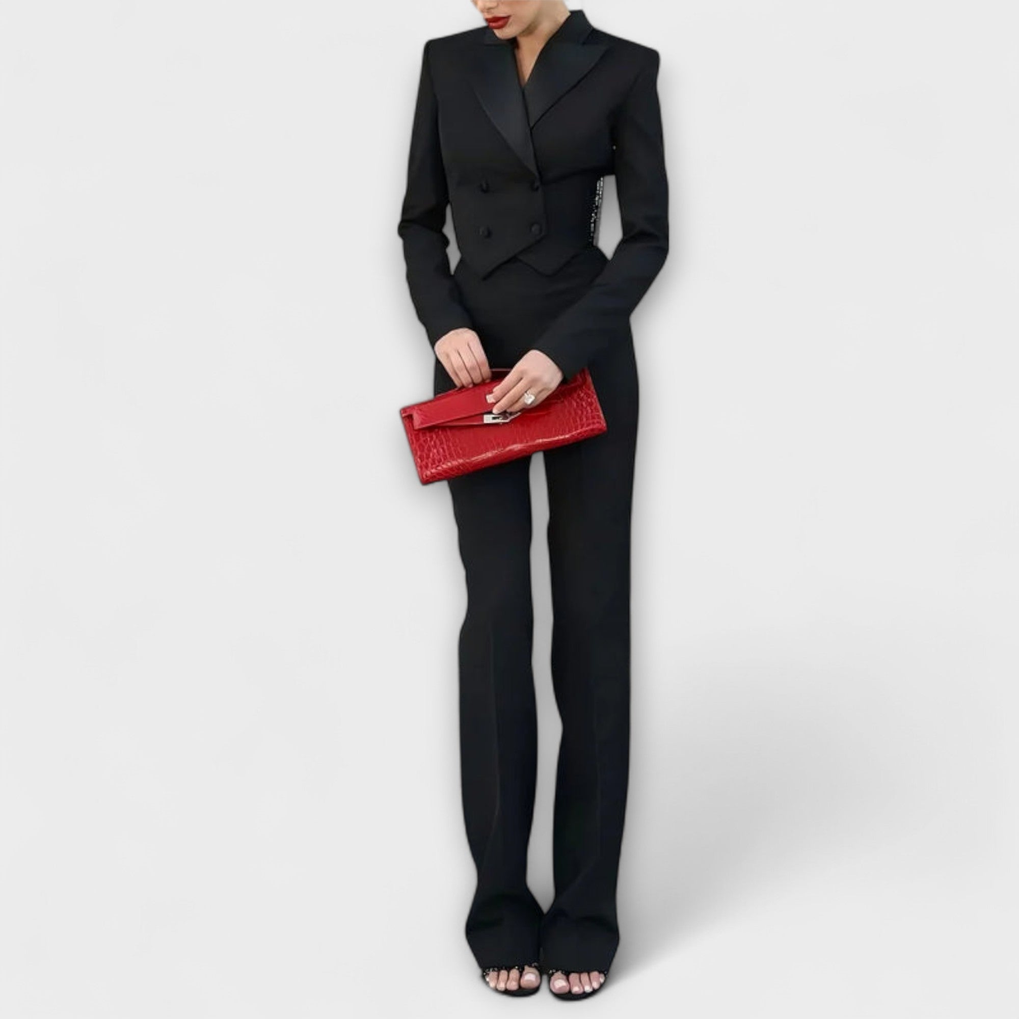 Noa - Kurzes Blazer-Set mit schwarzen Perlenverzierungen