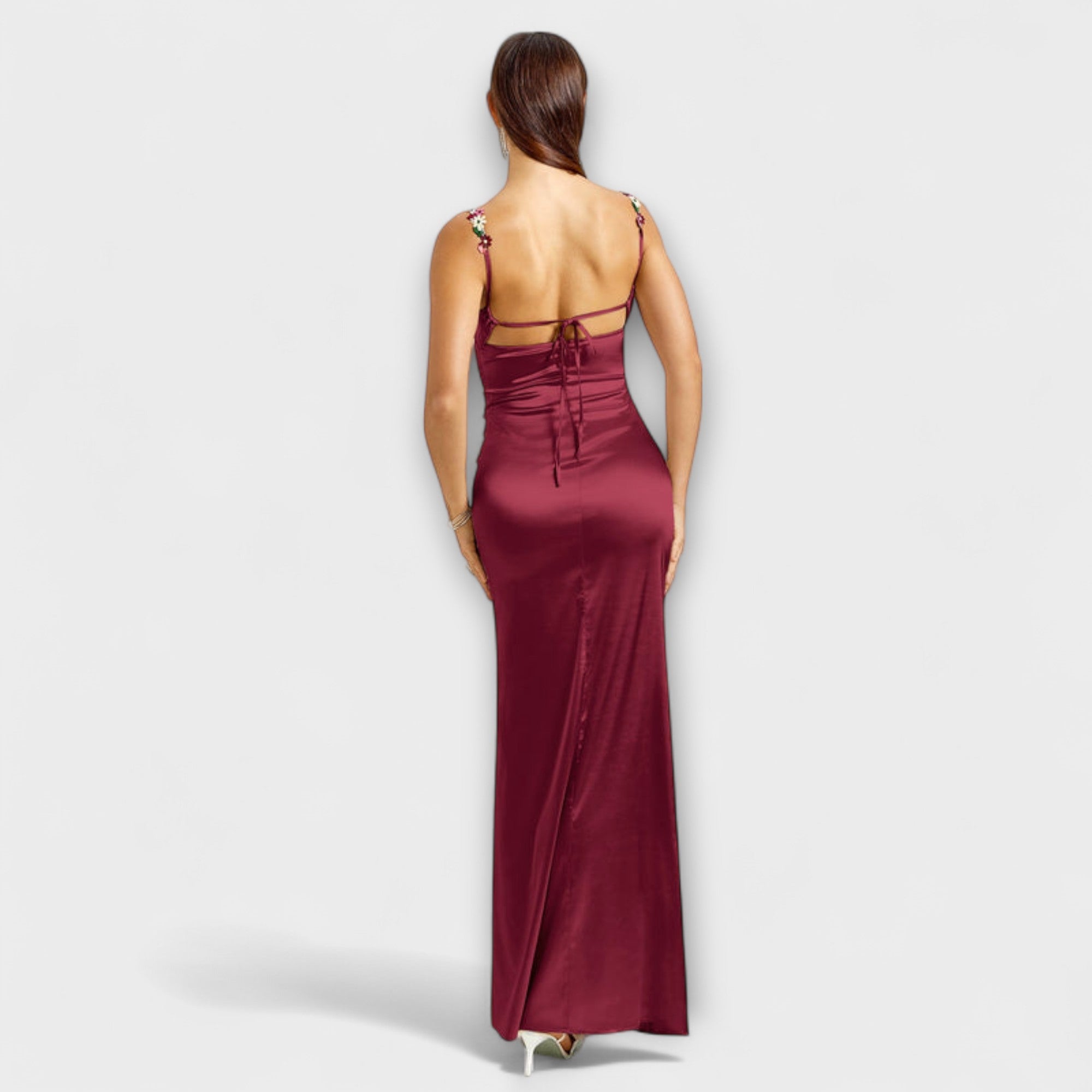 Eira - Verziertes Satin-Kleid mit Rückenschnürung
