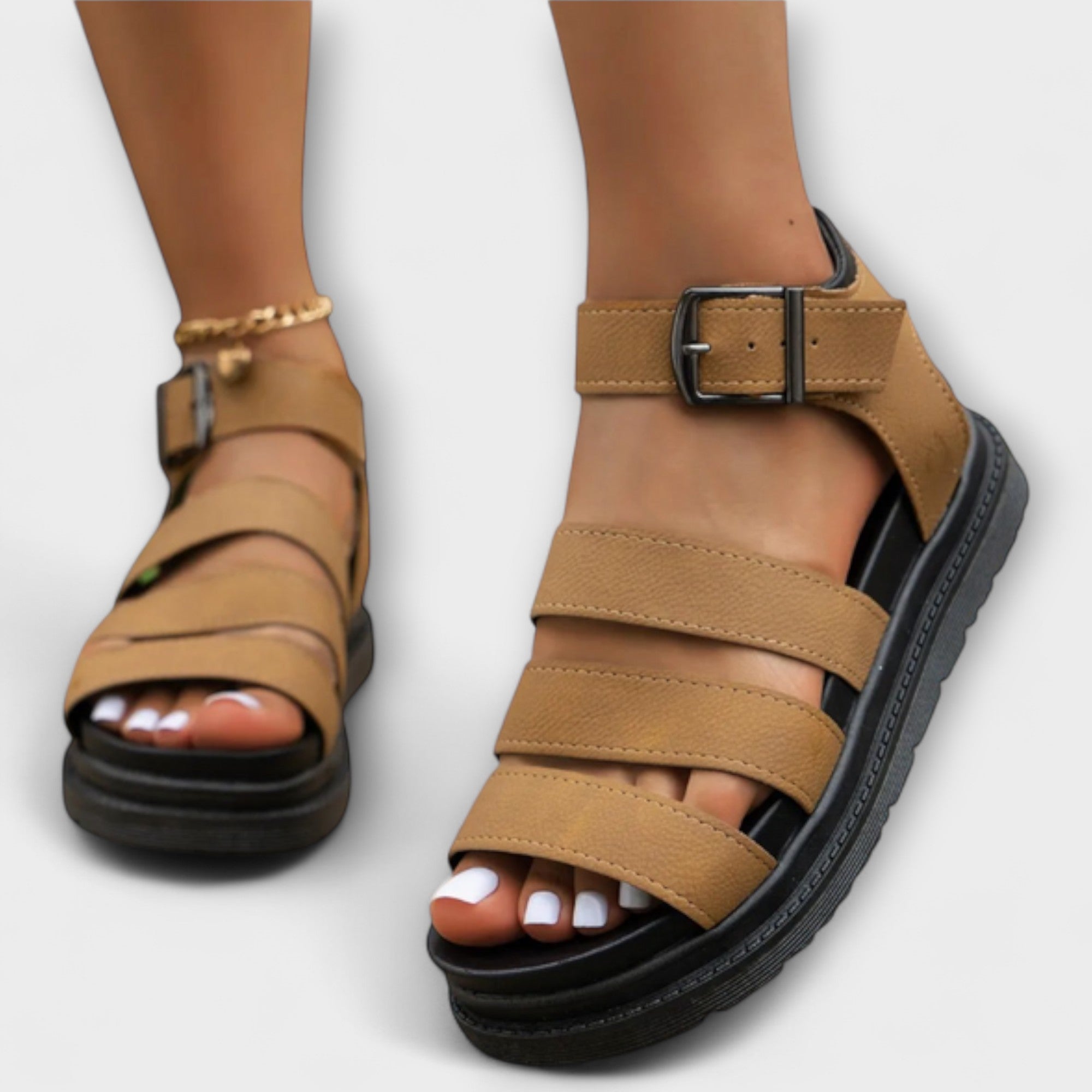 Renee – Sandalen mit mehreren Riemen und Schnalle