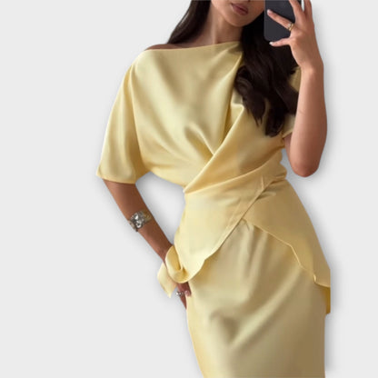 Finja - Off-Shoulder Top mit Knotenfront und Rockensemble