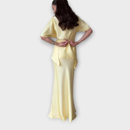 Finja - Off-Shoulder Top mit Knotenfront und Rockensemble