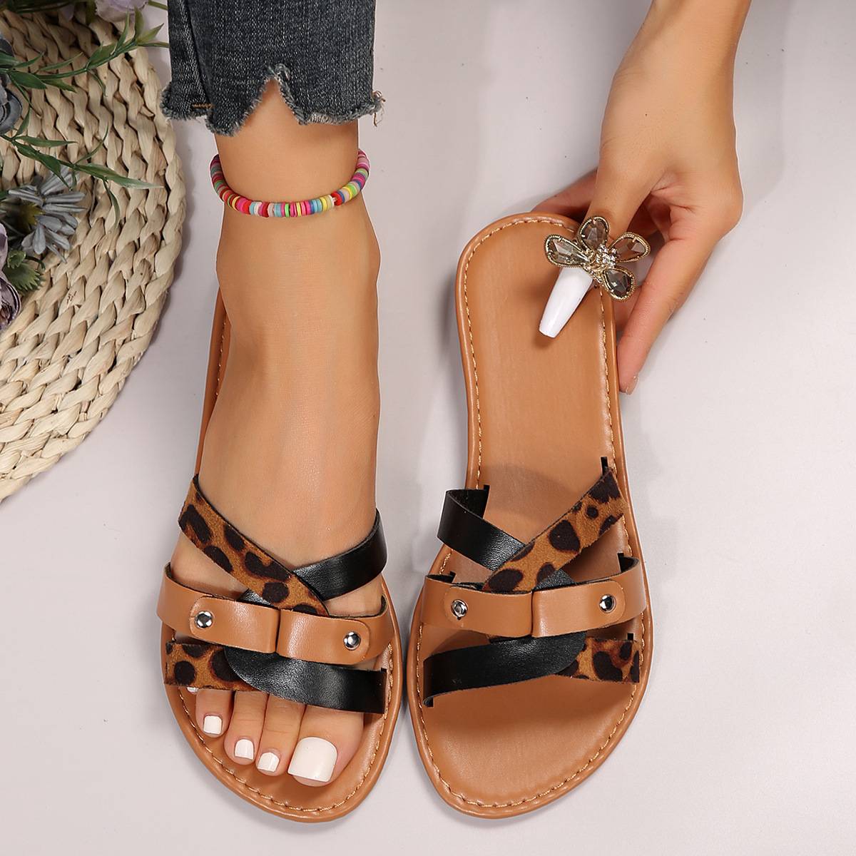 Leopard-Cross-Strap-Sandalen