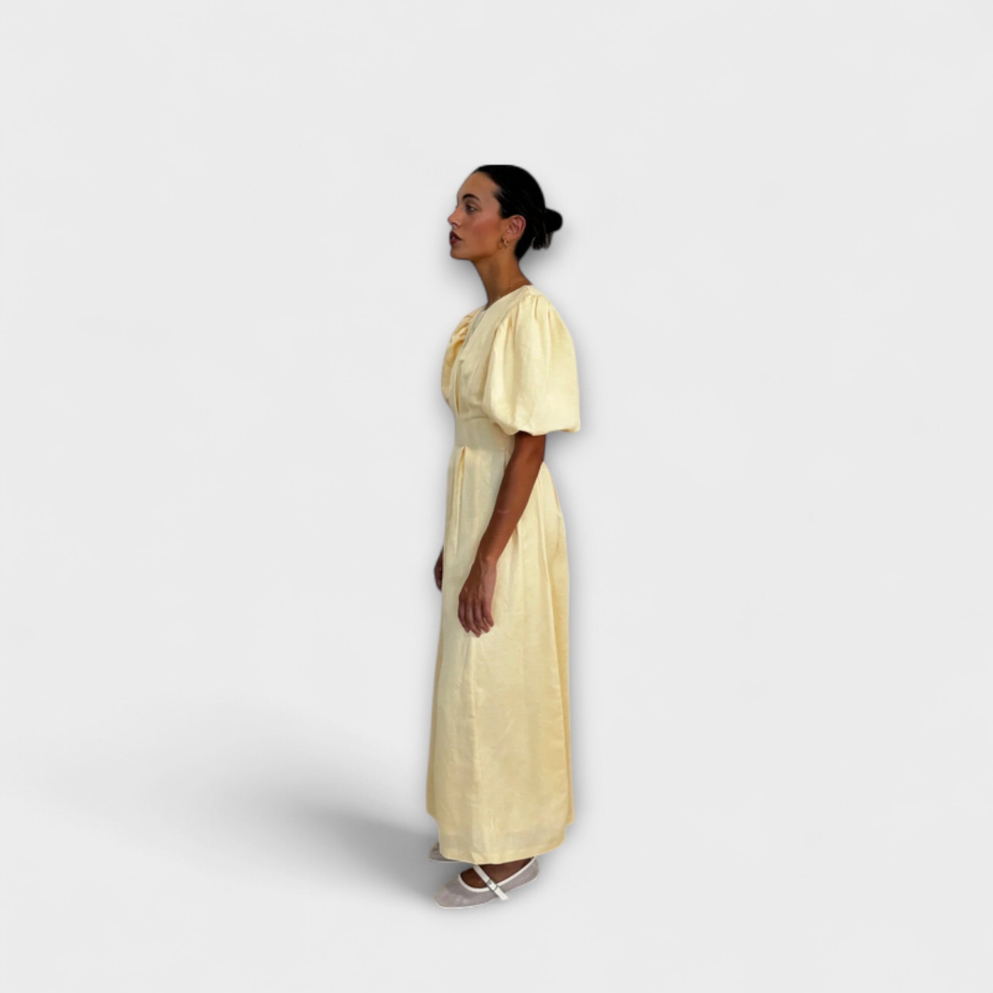 Josephine - Buttergelbes Maxikleid mit Luftigem Design