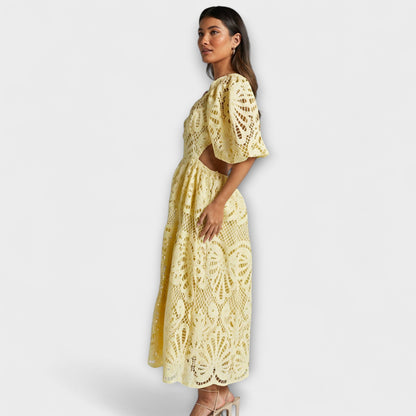 Elegantes Kleid mit zarten Details