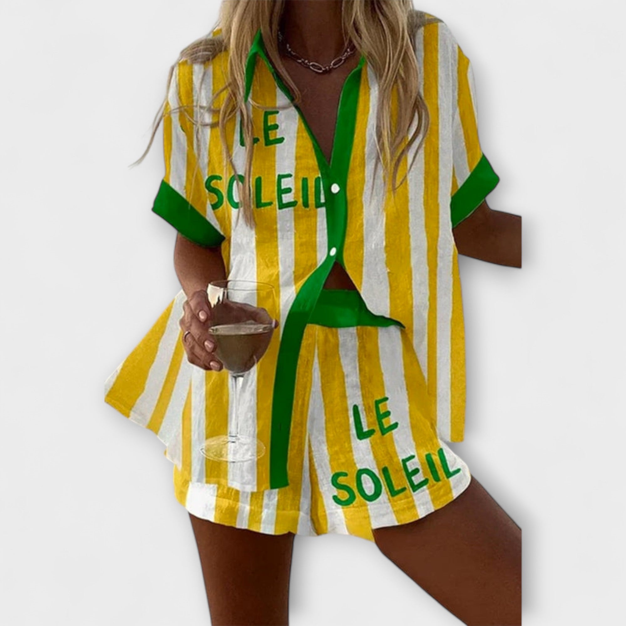 Halora – Gelbes Leinen-Outfit mit Flair