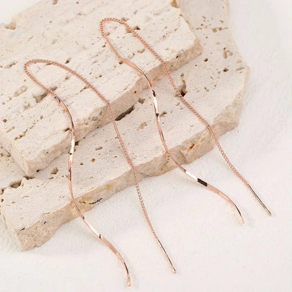 Lange Ohrringe mit Wellen-Design